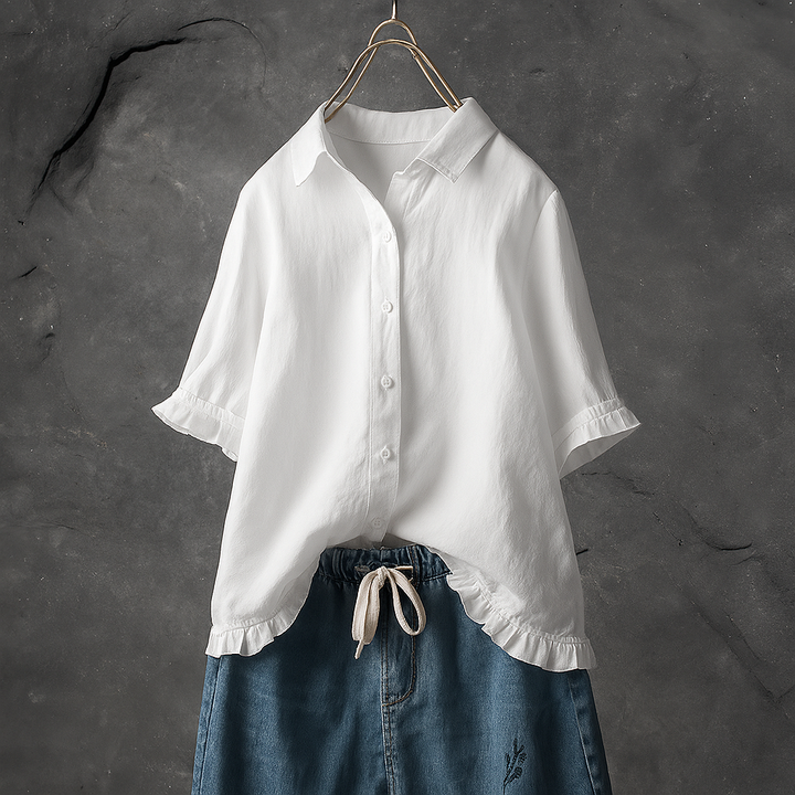 Blouse in cotton with buttons and ruffles on the edge