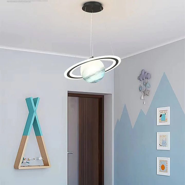 LED-Hengelampe for Barn – CosmoGlow