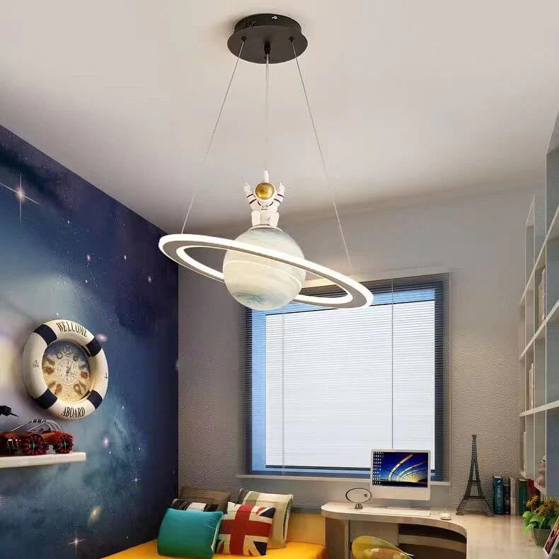 LED-Hengelampe for Barn – CosmoGlow