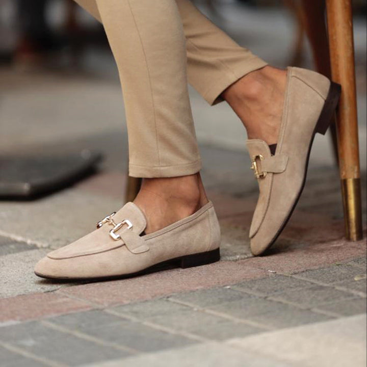 Elegant men's loafers in suede leather with horsebit detail