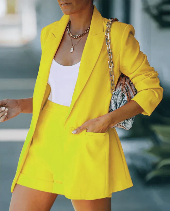 Stylish blazer and shorts set for women
