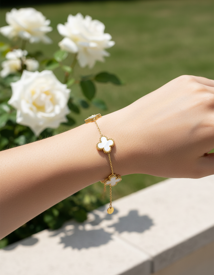Elegant armbånd med kløvermotiv – FlowerShine