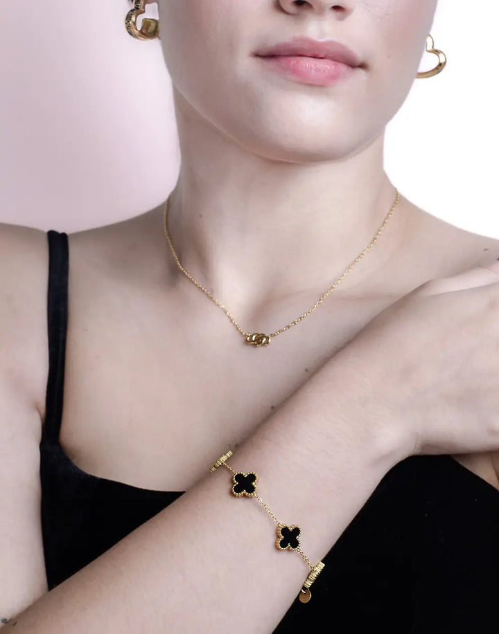 Elegant armbånd med kløvermotiv – FlowerShine