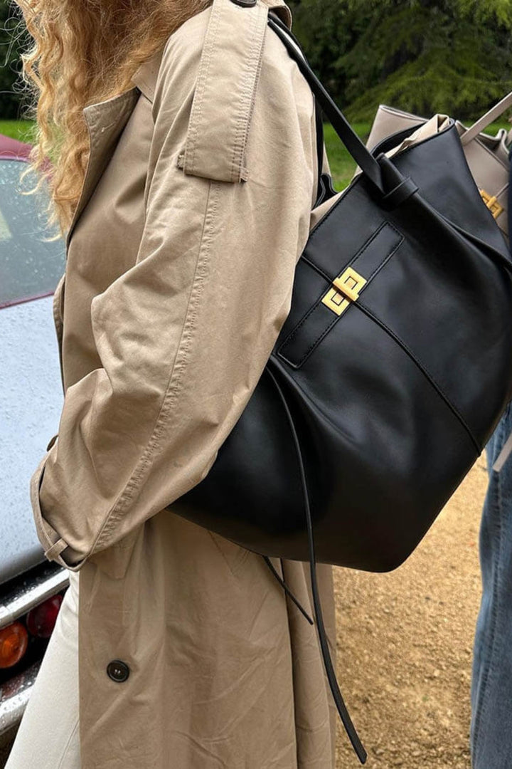 Totebag i skinn til daglig bruk med lukking foran