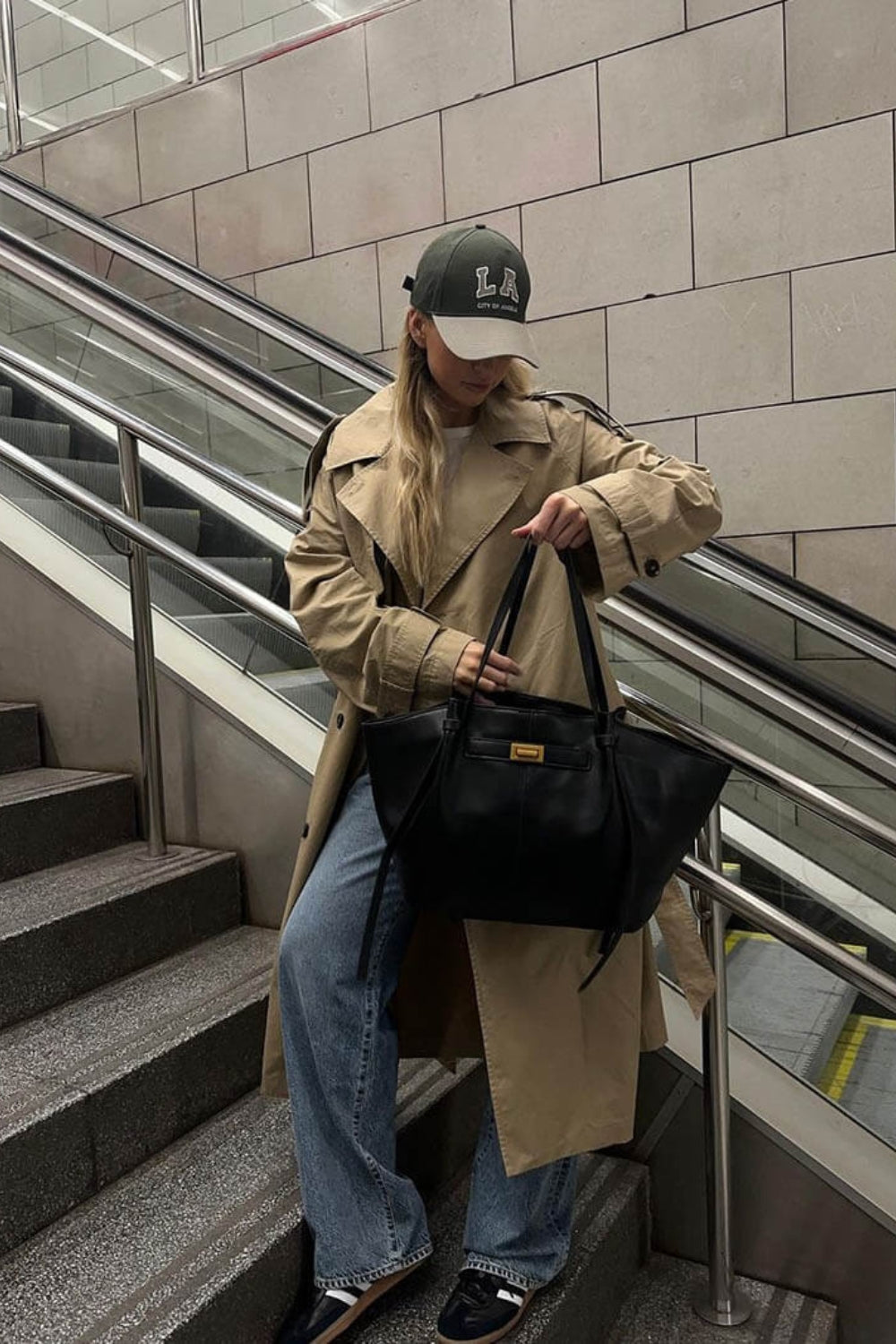 Totebag i skinn til daglig bruk med lukking foran