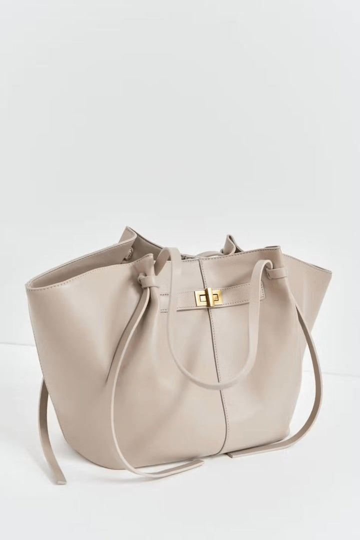 Totebag i skinn til daglig bruk med lukking foran