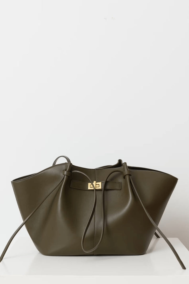Totebag i skinn til daglig bruk med lukking foran
