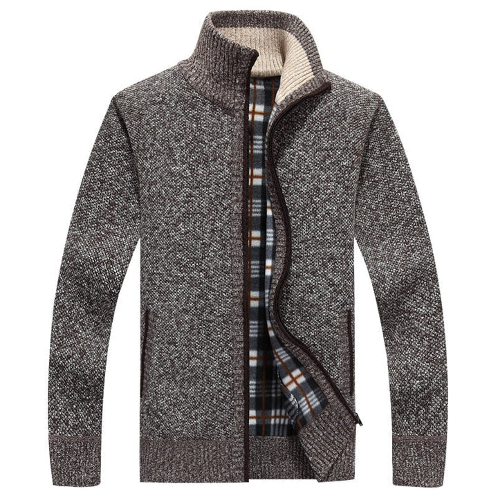 Knitted men's sweater with zipper for warmth and style