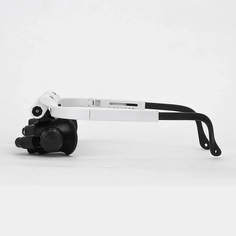 Magnifying glass with LED lighting and adjustable lenses