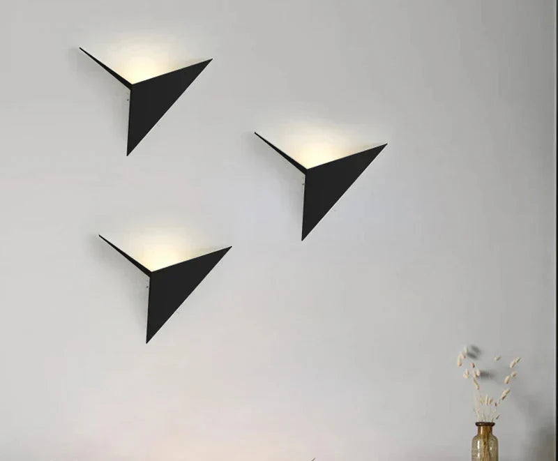 NoctiLux geometrisk LED-vegglampe | Moderne belysning for nattbord i moderne hjem