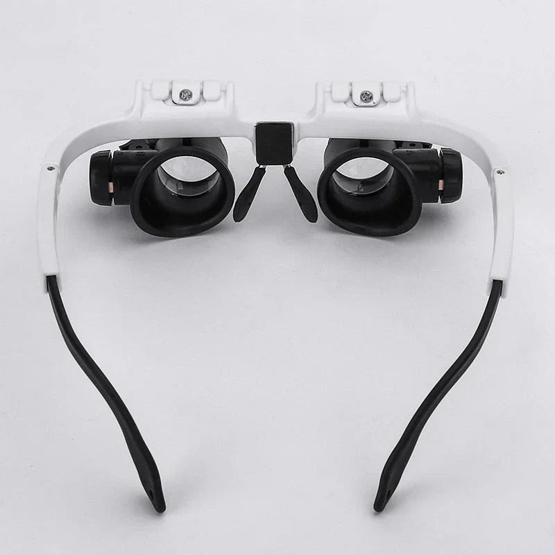 Magnifying glass with LED lighting and adjustable lenses