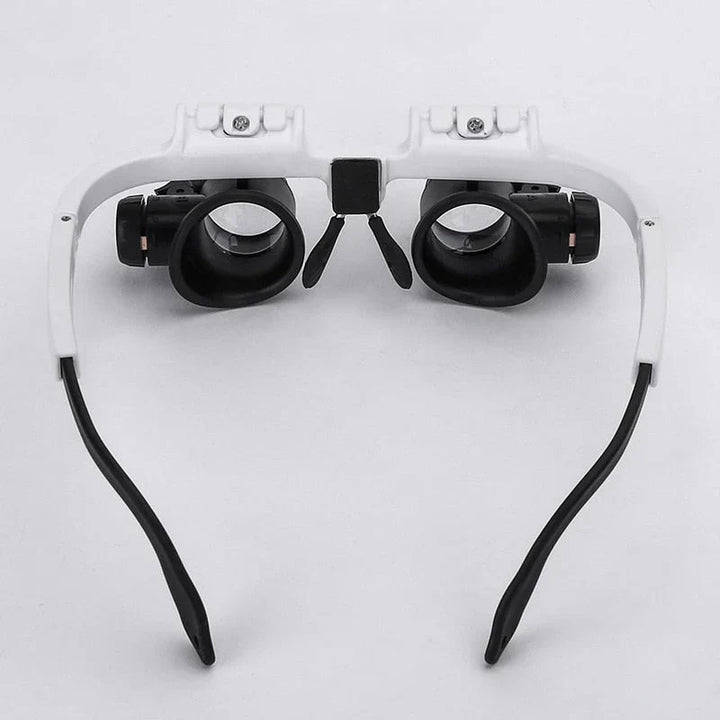 Magnifying glass with LED lighting and adjustable lenses