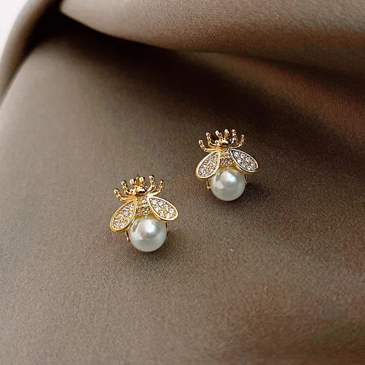 Honningbie Perle Stud-øredobber – Elegante gullsmykker for kvinner