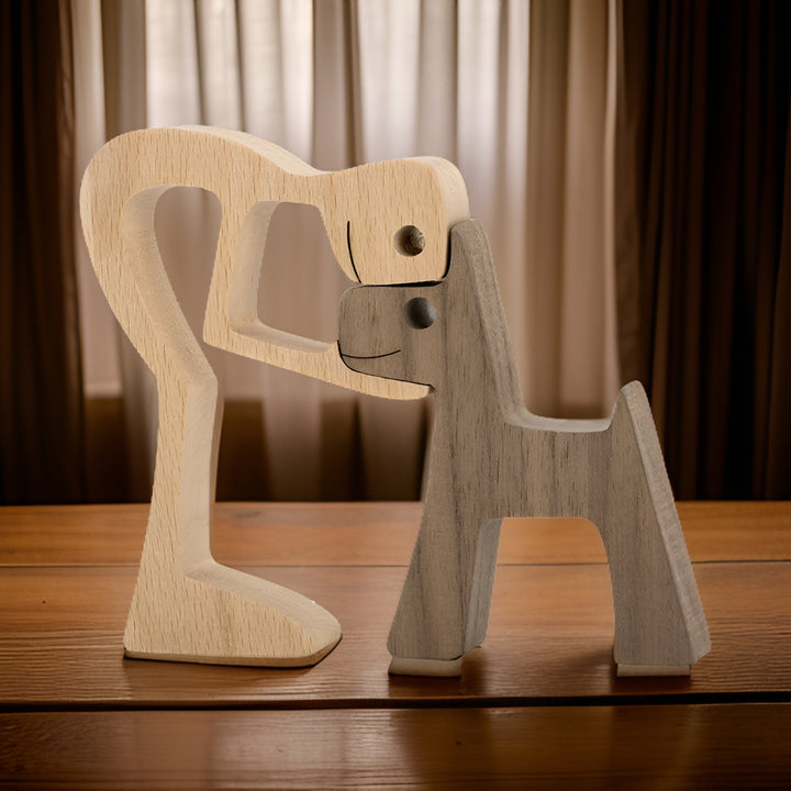 Treskulptur av menneske og hund, håndlaget