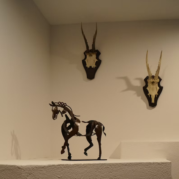Håndlaget hestefigur – Ferro