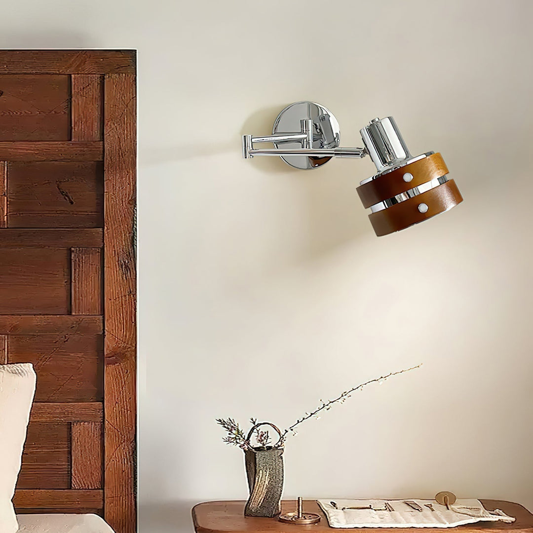 Vegglampe i krom og tre, retrostil
