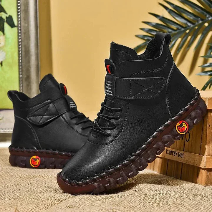 Relaxed hiking and outdoor shoes for women