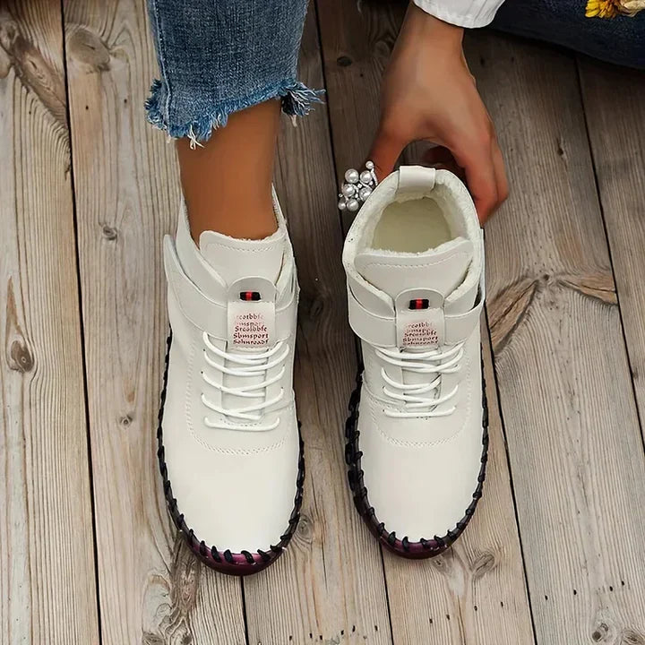 Relaxed hiking and outdoor shoes for women