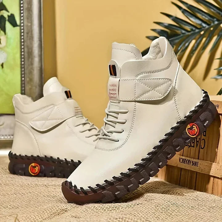 Relaxed hiking and outdoor shoes for women