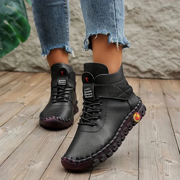 Relaxed hiking and outdoor shoes for women