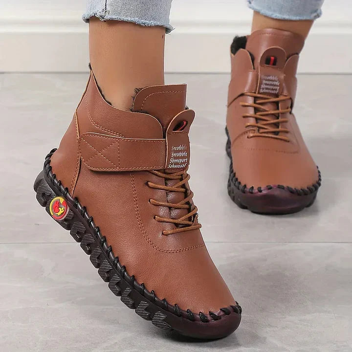 Relaxed hiking and outdoor shoes for women