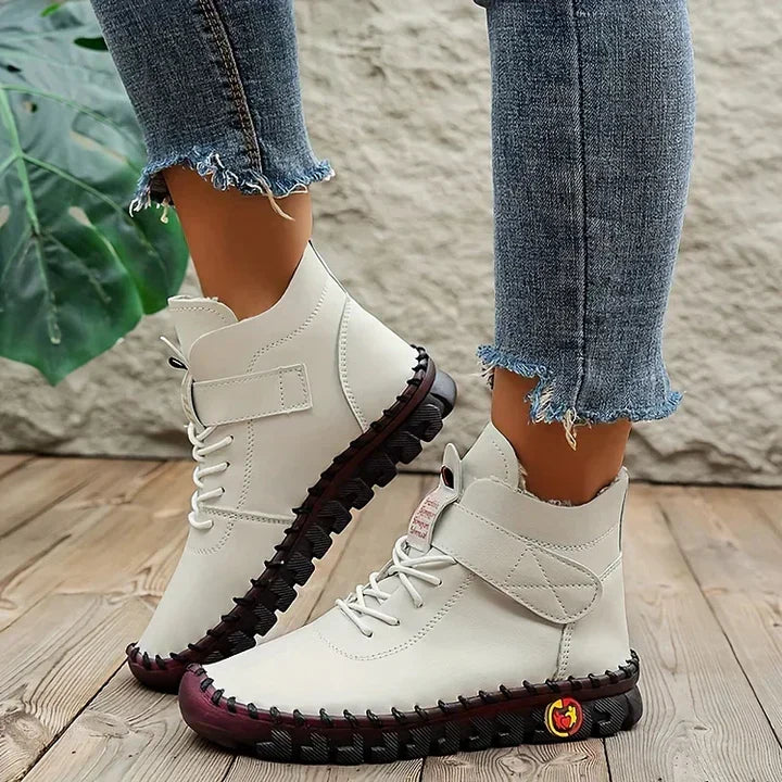 Relaxed hiking and outdoor shoes for women