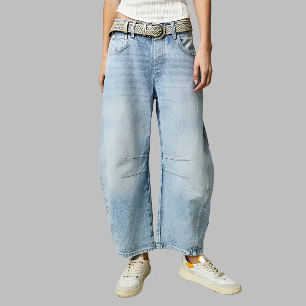 Damenjeans mit weitem Bein