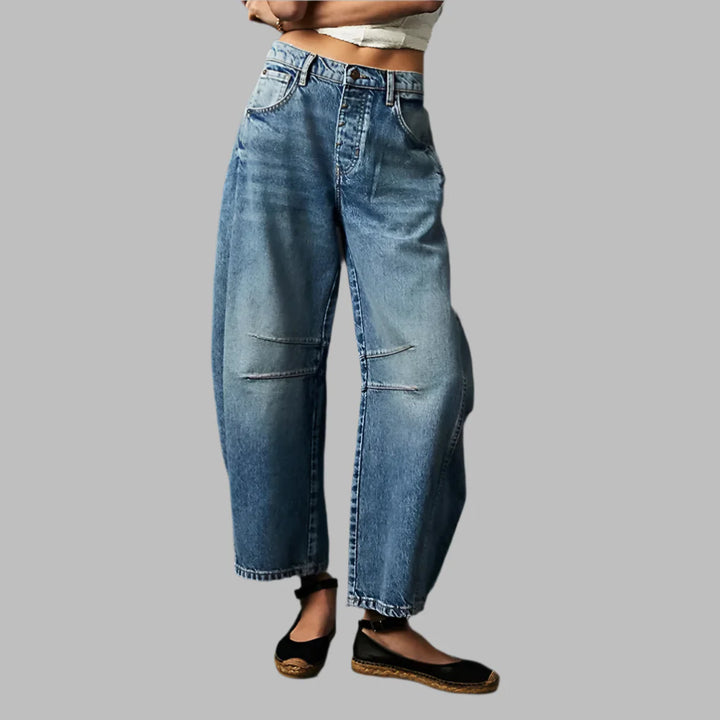 Damenjeans mit weitem Bein