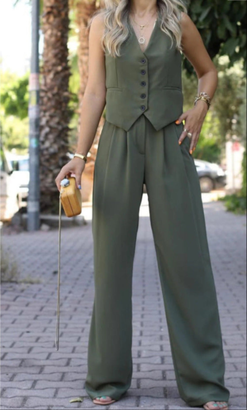 Elegant sleeveless blazer set for women