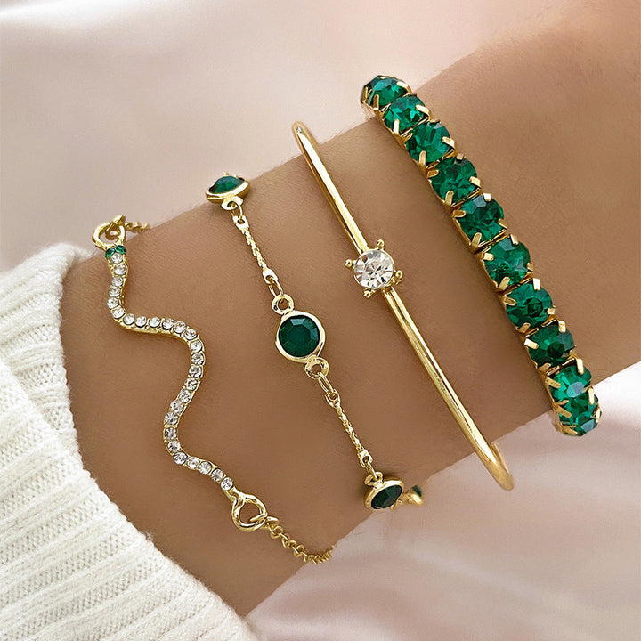 Elegant armbåndsett i gull med raffinerte detaljer