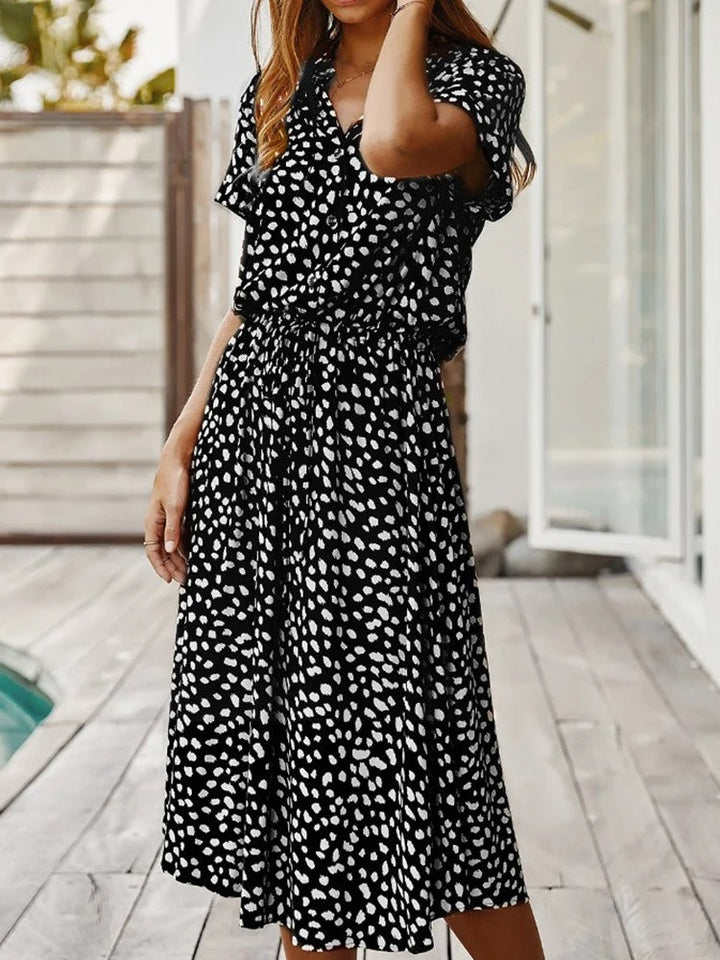 Elegant og komfortabel sommerkjole med print