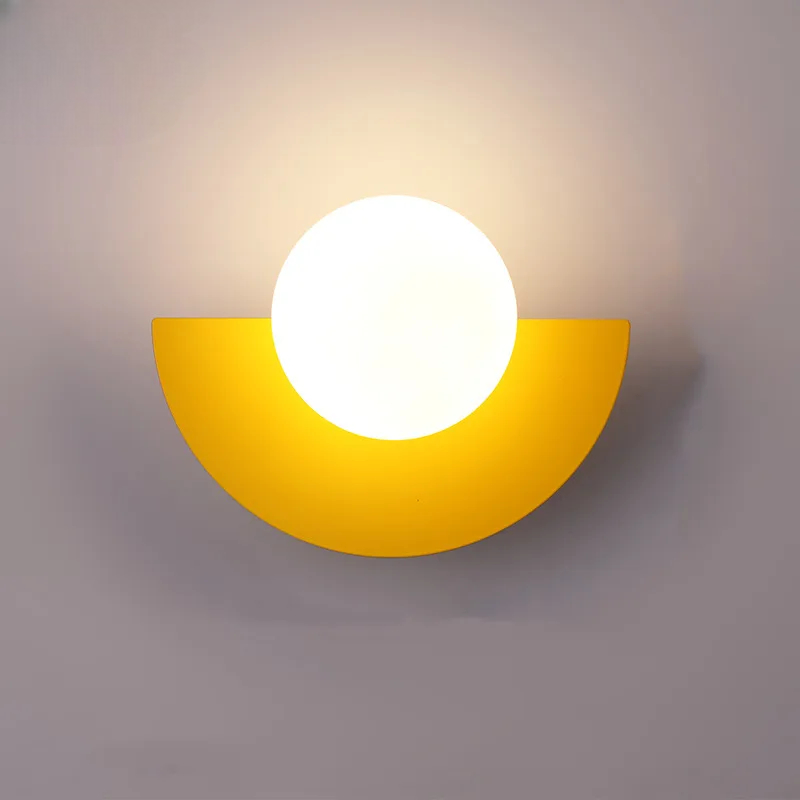 Moderne LED-vegglampe i geometrisk halvsirkelstil
