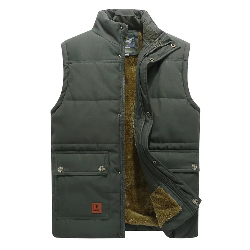 Stylish and lightweight men's vest for all seasons