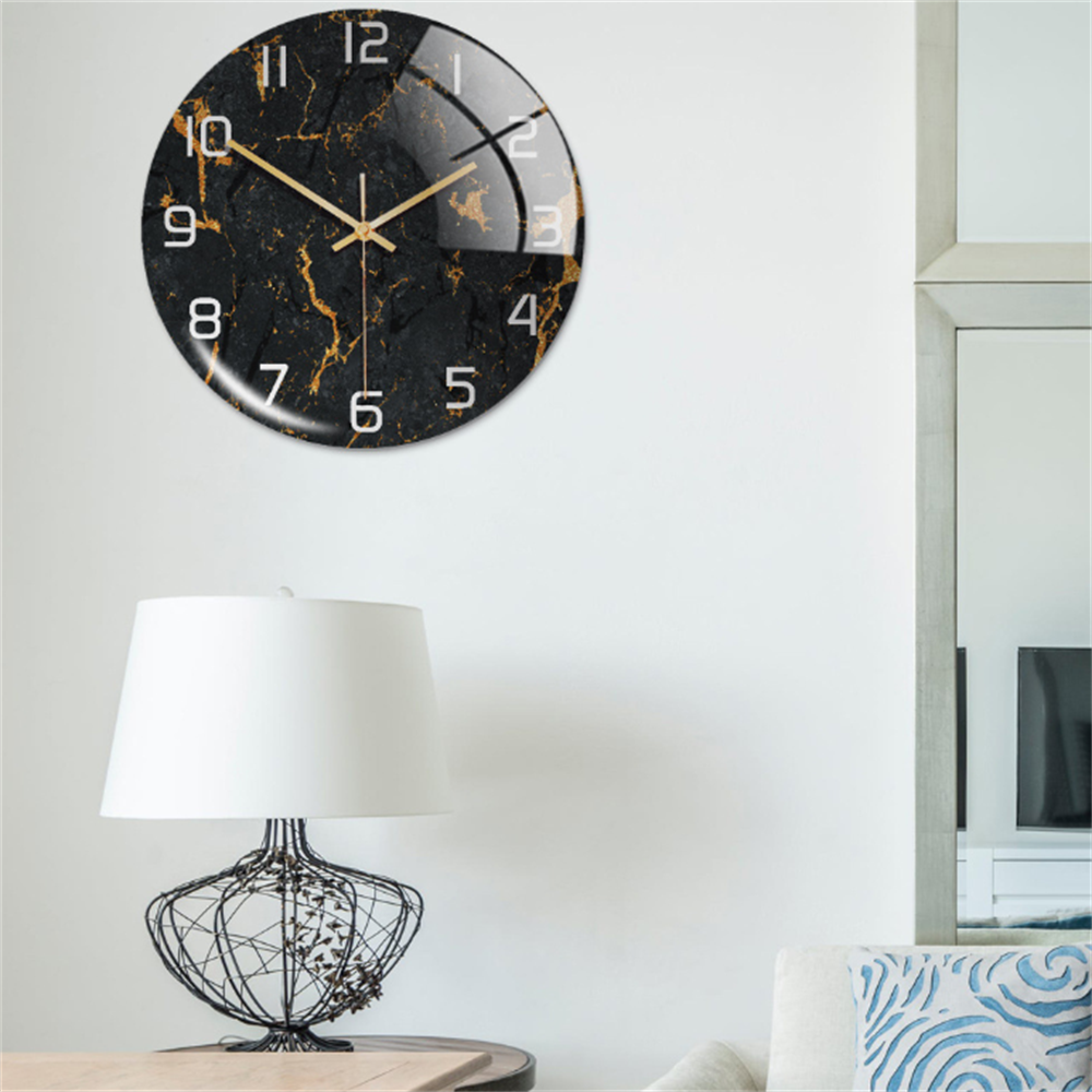 Elegant veggklokke med marmoreffekt – MarbleTime