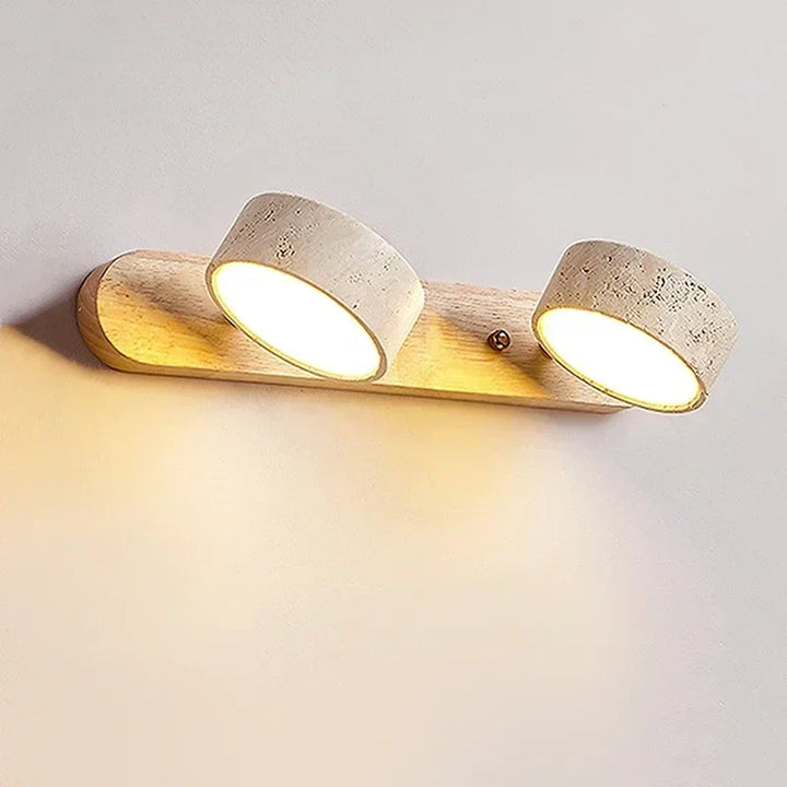 Moderne LED-vegglampe med dreibare skjermer i stein og fot i tre