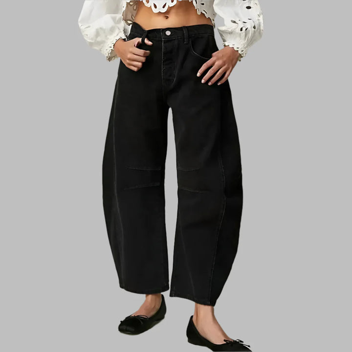 Damenjeans mit weitem Bein