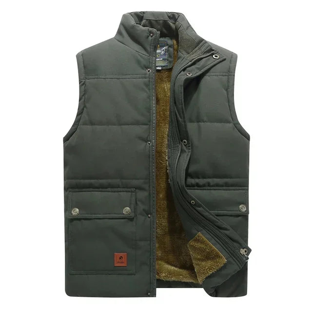 Stylish and lightweight men's vest for all seasons