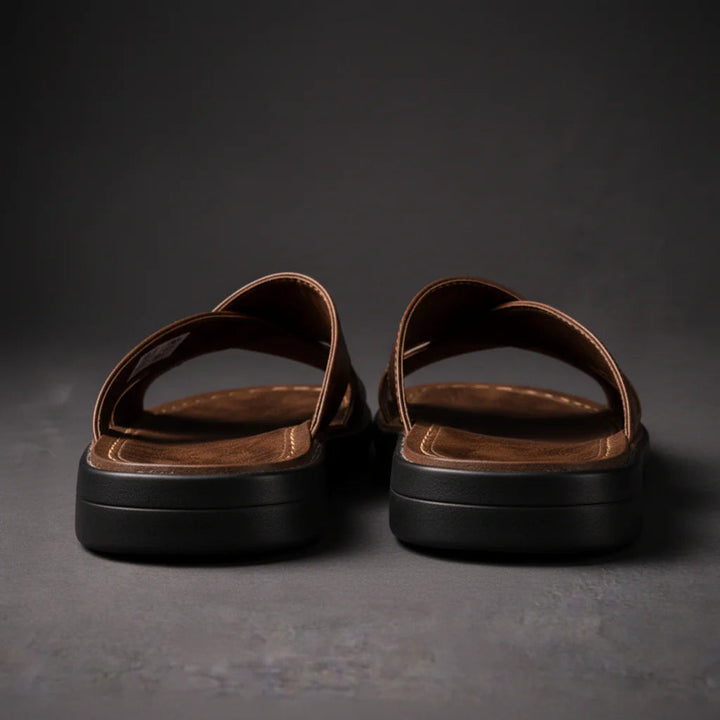 Sandaler til herre | Kryssede remmer og behagelig innstigning