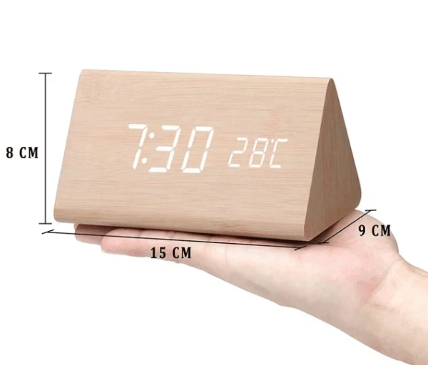 WoodSense LED-klokke i tre – Stemmestyring og stil for ethvert rom