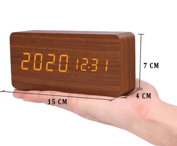 WoodSense LED-klokke i tre – Stemmestyring og stil for ethvert rom