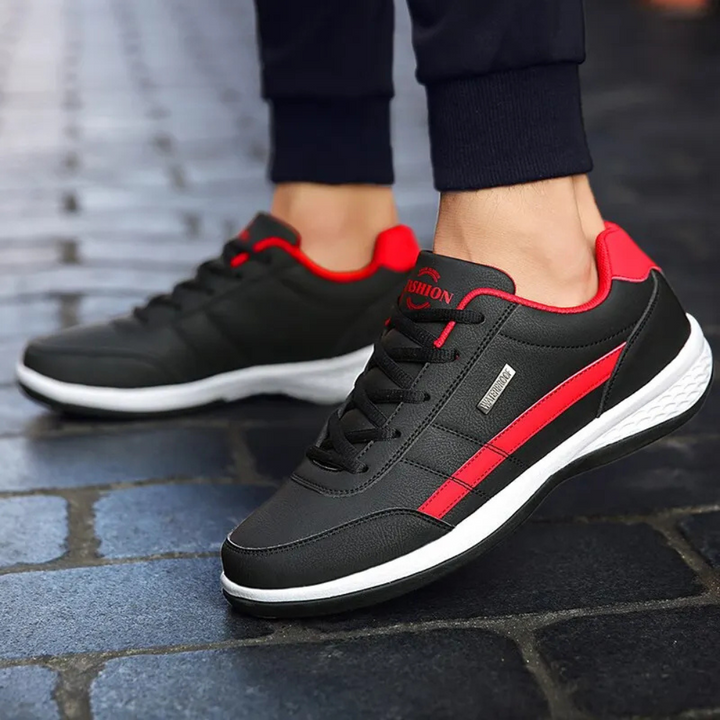 Elegante skinnsneakers til herre med snøring foran og sidepanel