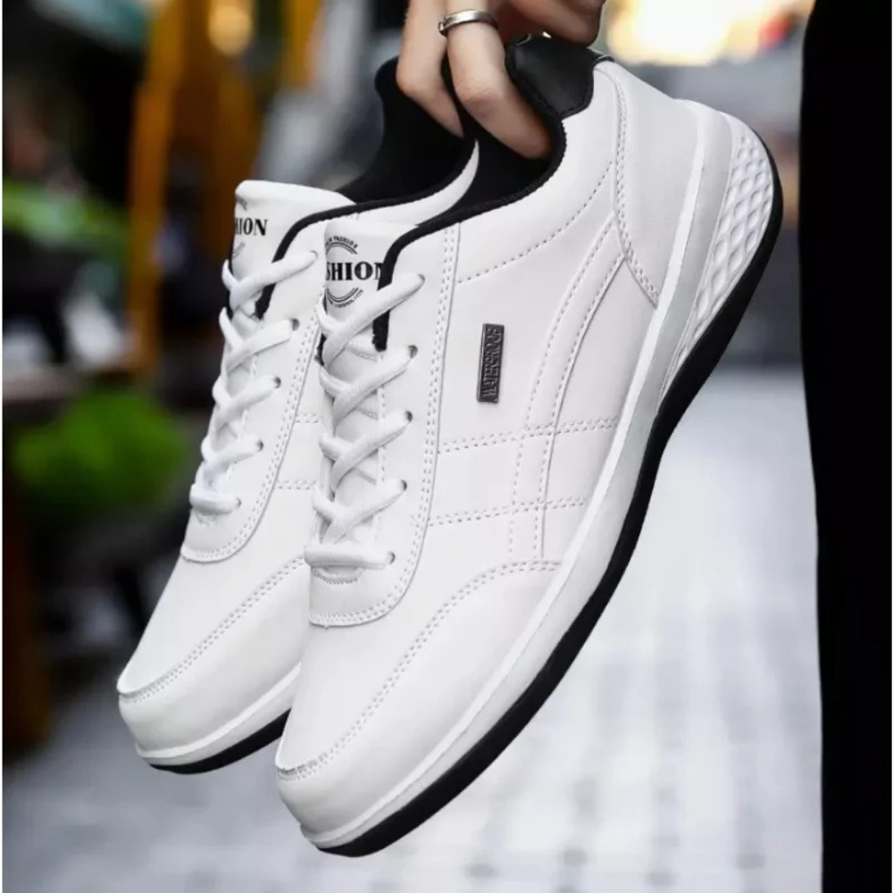 Elegante skinnsneakers til herre med snøring foran og sidepanel