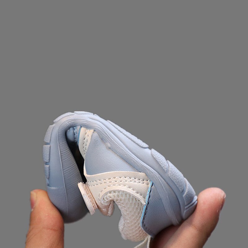 Flexible barefoot baby shoes