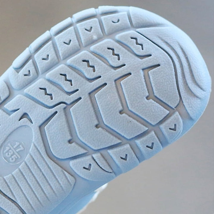 Flexible barefoot baby shoes