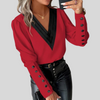 Damebluse med knapper og puffede ermer – Statement-erme med uformell eleganse