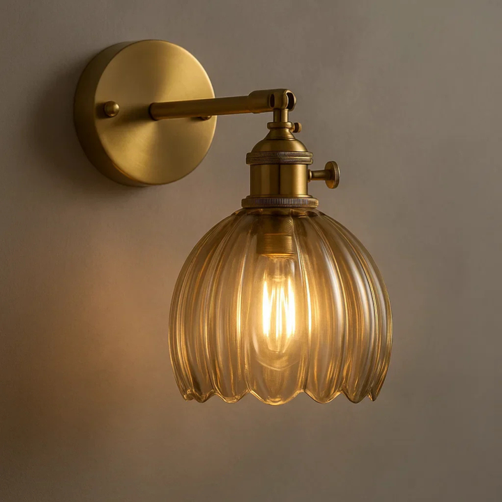 Retro vegglampe – tulipandesign i glass for elegant belysning