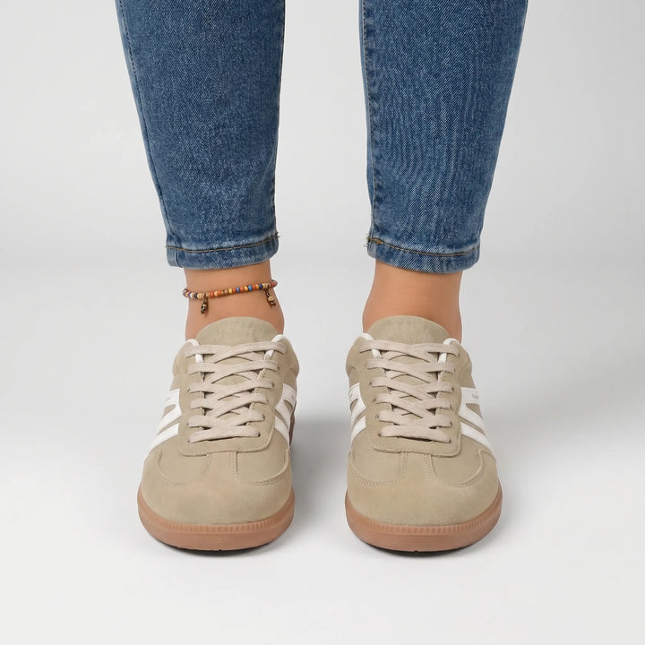 VelvoroFlat Lace-Up Retro-Stripe Trainer