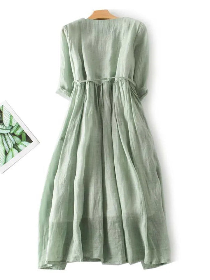 Leichtes und elegantes Strickkleid für alle Gelegenheiten im Sommer