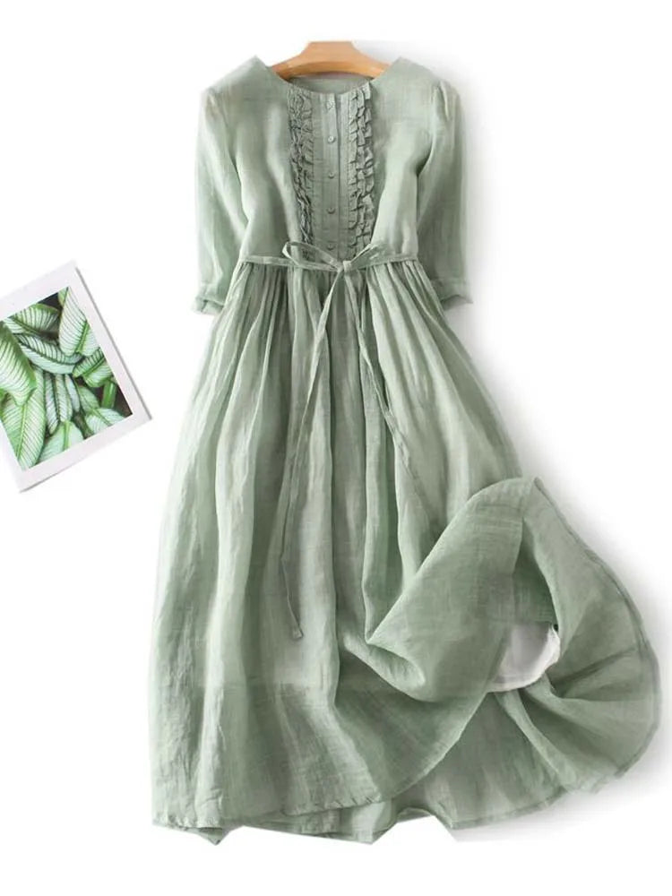 Leichtes und elegantes Strickkleid für alle Gelegenheiten im Sommer