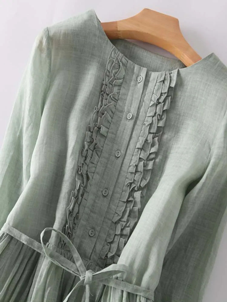 Leichtes und elegantes Strickkleid für alle Gelegenheiten im Sommer